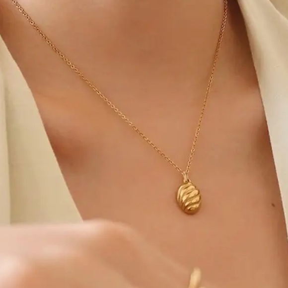 ⚜️[𝟯/$𝟮𝟴]⚜️NEW Textured Charm Stainless Steel Necklace - Picture 3 of 16